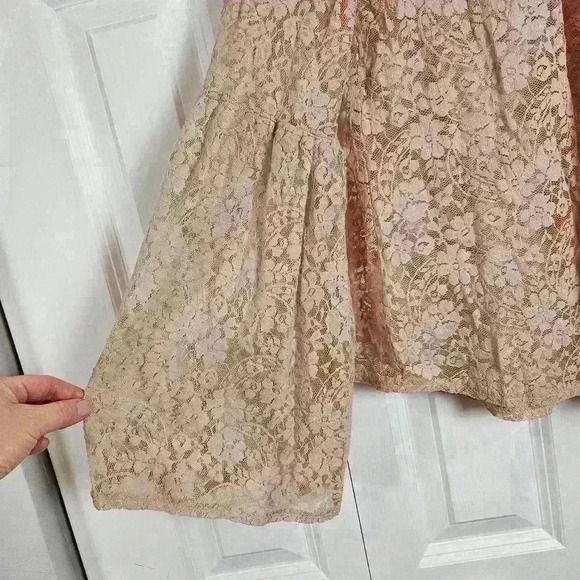Mossimo Lace Top Bell Sleeve Size Medium - Picture 3 of 5